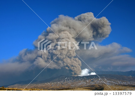 阿蘇山の噴火 13397579