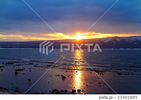 寿都湾に沈む夕陽 13401695