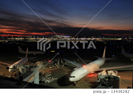 夜の空港 夜の空港 13436282