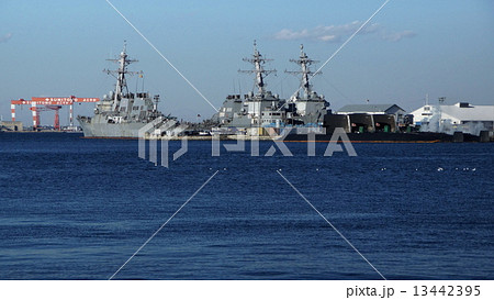イージス艦 ステザム &ステザム & 原子力潜水艦3隻 アメリカ海軍 ( 横須賀港 ) イージス艦 ステザム &ステザム & 原子力潜水艦3隻 アメリカ海軍 ( 横須賀港 ) 13442395