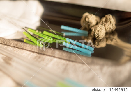 鍼と灸 13442913