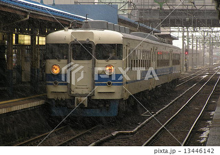 北陸本線475系（直江津駅） 13446142