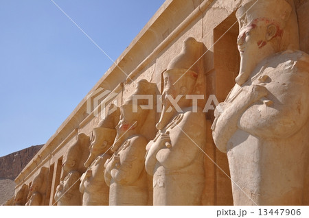 ハトシェプスト葬祭殿の石像群 13447906