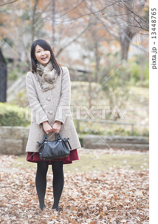 冬の女性　 13448765