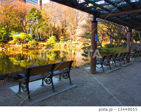 日比谷公園のベンチの写真素材