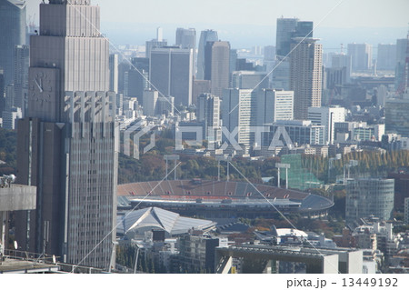 東京都庁展望室から見た国立競技場 13449192