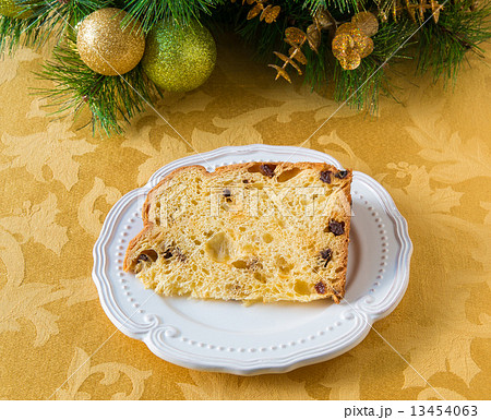 Christmas cake panettone and Christmas decorations9 13454063