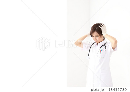 困るナース 13455780