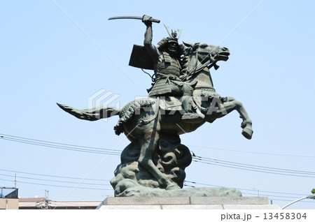 新田義貞の騎馬像（京王線･分倍河原駅前ロータリー／東京都府中市片町） 13458304