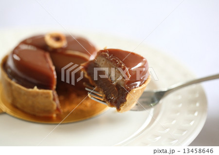 Dessert cake caramel and chocolate on fork Dessert cake caramel and chocolate on fork 13458646