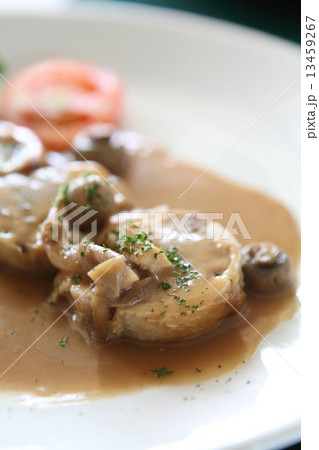 Vol au vent stuffed with chicken and creamy sauce Vol au vent stuffed with chicken and creamy sauce 13459267