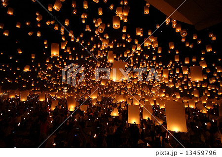 Thai traditional Newyear balloon lantern at night 13459796
