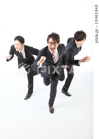 ビジネスマン　走る　景気上昇　イメージ 13461949