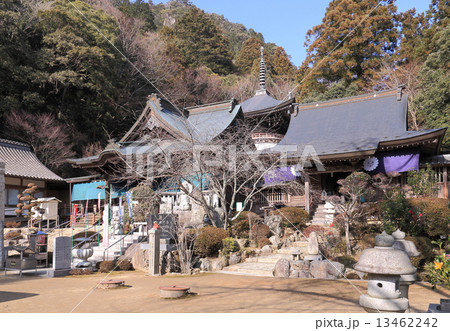 四国霊場第88番札所「大窪寺」(結願所)本堂、多宝塔、阿弥陀堂 四国霊場第88番札所「大窪寺」(結願所)本堂、多宝塔、阿弥陀堂 13462242