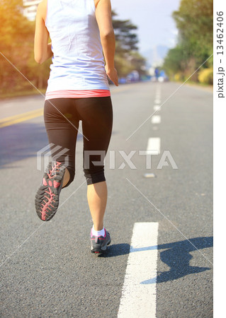 Runner athlete running Runner athlete running 13462406