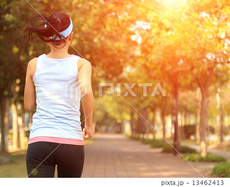 Runner athlete running Runner athlete running 13462413