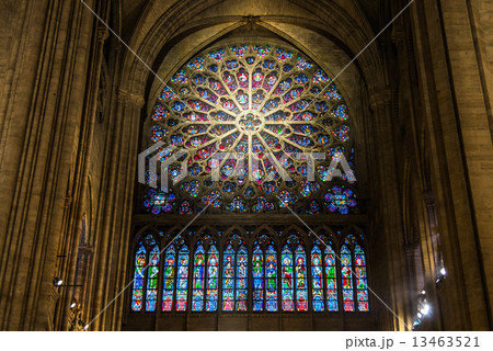 パリ ノートルダム寺院 バラ窓の写真素材