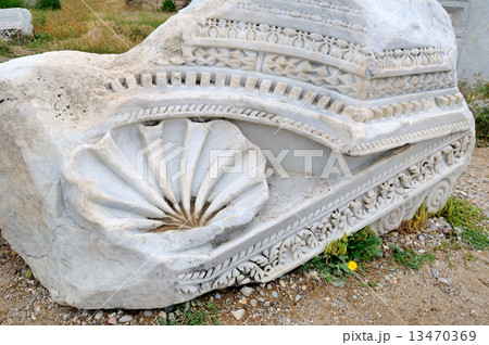the ruins of ancient marble columns the ruins of ancient marble columns 13470369