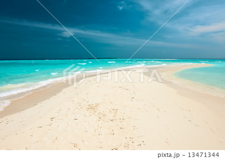 Beautiful beach with sandspit at Maldives 13471344