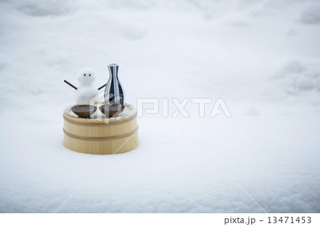 雪国の温泉で楽しむお酒 雪国の温泉で楽しむお酒 13471453