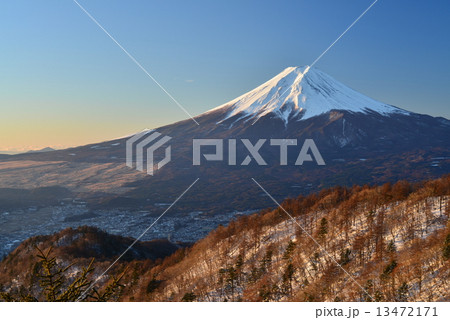 三ツ峠からの富士の夜明け 13472171