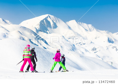 Family on ski vacations. 13472460
