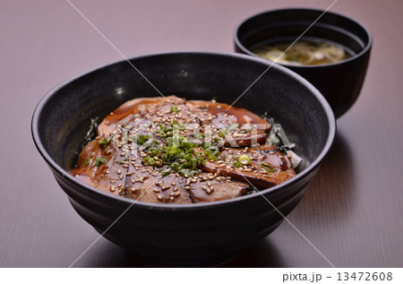 チャーシュー丼 13472608