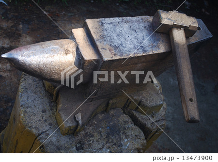 hammer and anvil hammer and anvil 13473900