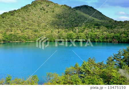 静寂に包まれる潟沼(かたぬま) 静寂に包まれる潟沼(かたぬま) 13475150