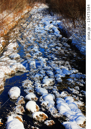 凍てつく川 凍てつく川 13475384