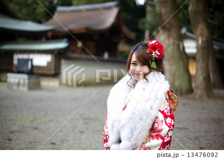 着物姿の女性 13476092