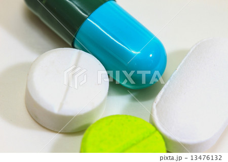 Heap of medicine pills 13476132