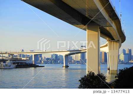 1月都市の風景・街並み647高速道路 1月都市の風景・街並み647高速道路 13477413