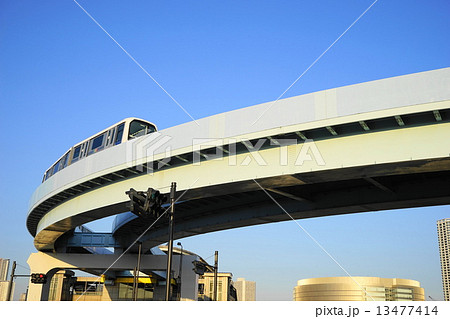 1月都市の風景・街並み648高架橋を走る無人自動運転車両 1月都市の風景・街並み648高架橋を走る無人自動運転車両 13477414