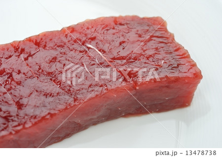 鯨のお刺身（ミンク鯨）。 13478738