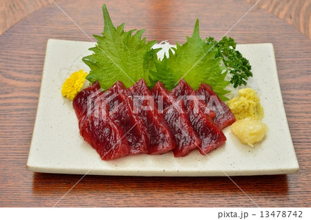 鯨のお刺身(ミンク鯨)。 鯨のお刺身(ミンク鯨)。 13478742
