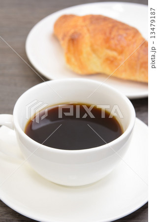 おいしいクロワッサンとパン 13479187