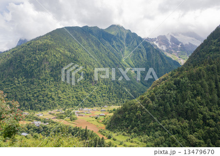 中国・徳欽 雨崩村 中国・徳欽 雨崩村 13479670