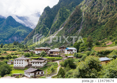 中国 徳欽 雨崩村の写真素材 中国 徳欽 雨崩村の写真素材