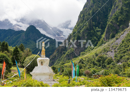 中国・徳欽 雨崩村 チョルテン 中国・徳欽 雨崩村 チョルテン 13479675