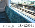 電車の座席 13482541
