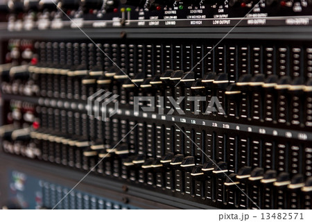 control audio panel. 13482571