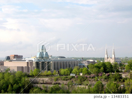 Ottawa view of National Gallery and Notre Dame 2008 13483351
