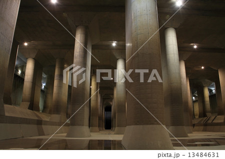 首都圏外郭放水路 調圧水槽 首都圏外郭放水路 調圧水槽 13484631