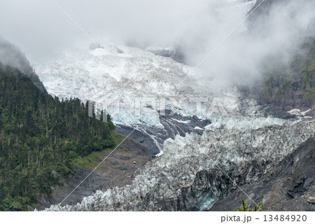 中国・雲南省徳欽　蓮花寺からの明永氷河 13484920