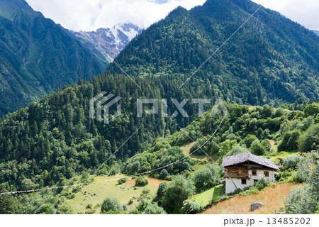 中国・雲南省徳欽 雨崩村 中国・雲南省徳欽 雨崩村 13485202