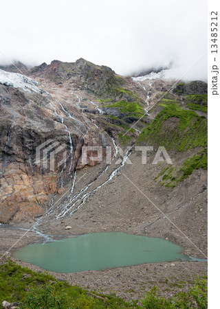 中国・雲南省徳欽 雨崩村 チベット仏教の聖地・氷湖 中国・雲南省徳欽 雨崩村 チベット仏教の聖地・氷湖 13485212