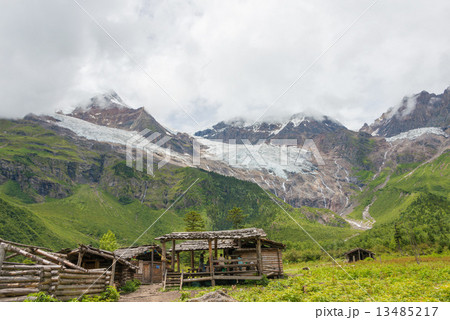 中国・雲南省徳欽　雨崩村　笑農大本営（日中合同登山隊ベースキャンプ跡地） 13485217