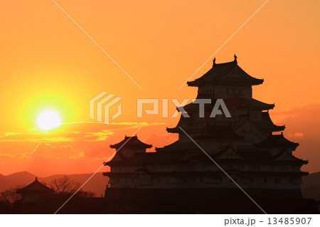 12月兵庫 保存修理工事完了後の姫路城連立式天守群(初日の出イメージ) 12月兵庫 保存修理工事完了後の姫路城連立式天守群(初日の出イメージ) 13485907