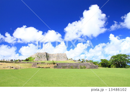 8月沖縄 中城城・三の郭城壁 13486102